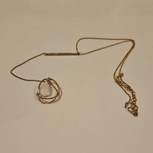 Elegant Gold Pendant Necklace